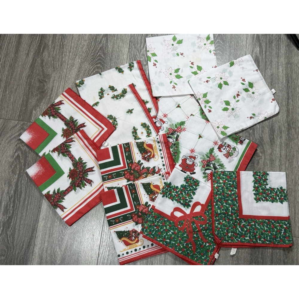 Vintage Lot Of 12 Retro Christmas Napkins 2 Each Of Same Napkin Holiday Santa